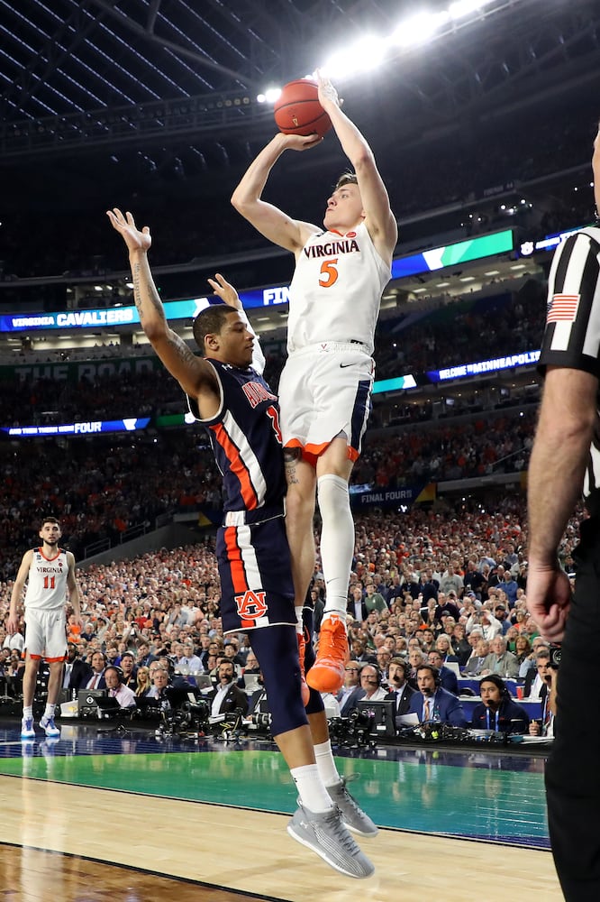 Photos: Did Auburn foul Virginia’s Kyle Guy?