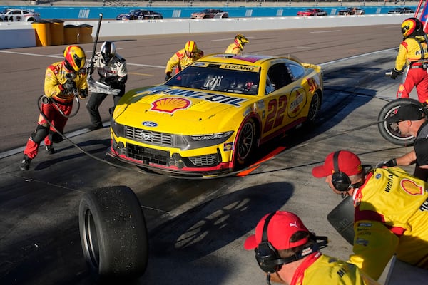 Joey Logano (22) makes a pit stop during a NASCAR Cup Series Championship auto race at Phoenix Raceway, Sunday, Nov. 10, 2024, in Avondale, Ariz. (AP Photo/John Locher)