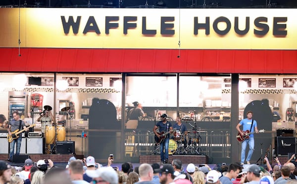 Hootie & The Blowfish opened for Jason Aldean at SunTrust Park in July 2018. Photo: Robb Cohen Photography & Video /RobbsPhotos.com