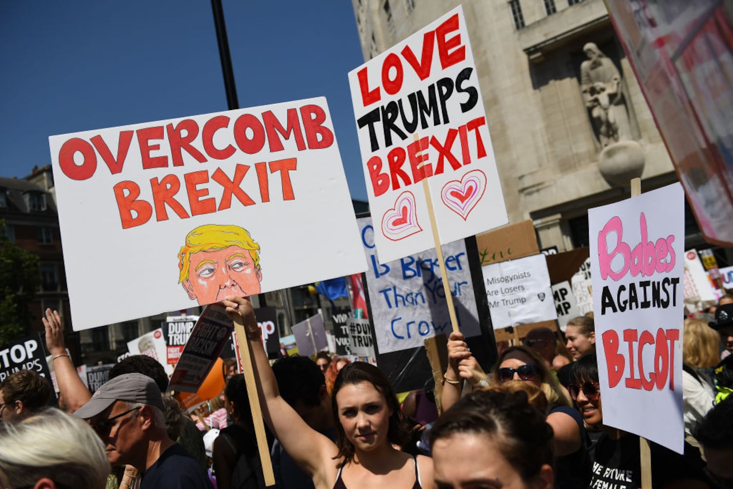 Photos: Protesters greet Trump during UK visit