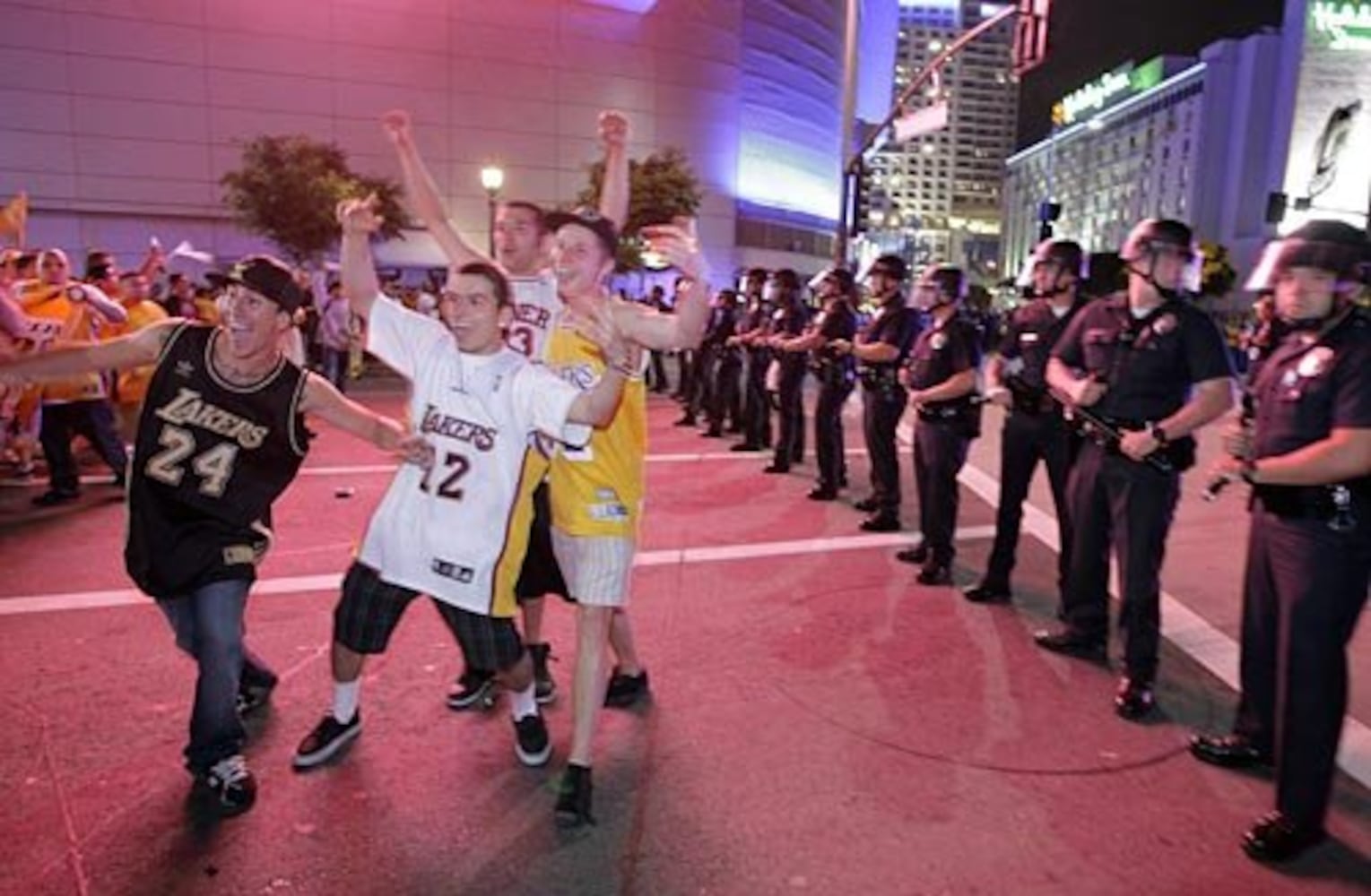 Lakers fans riot in L.A. after NBA title