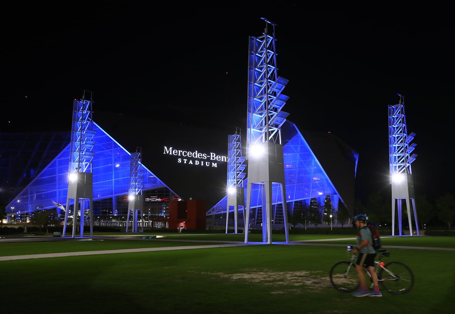 Photos: Atlanta ‘Lights It Blue’ for dedication of essential workers