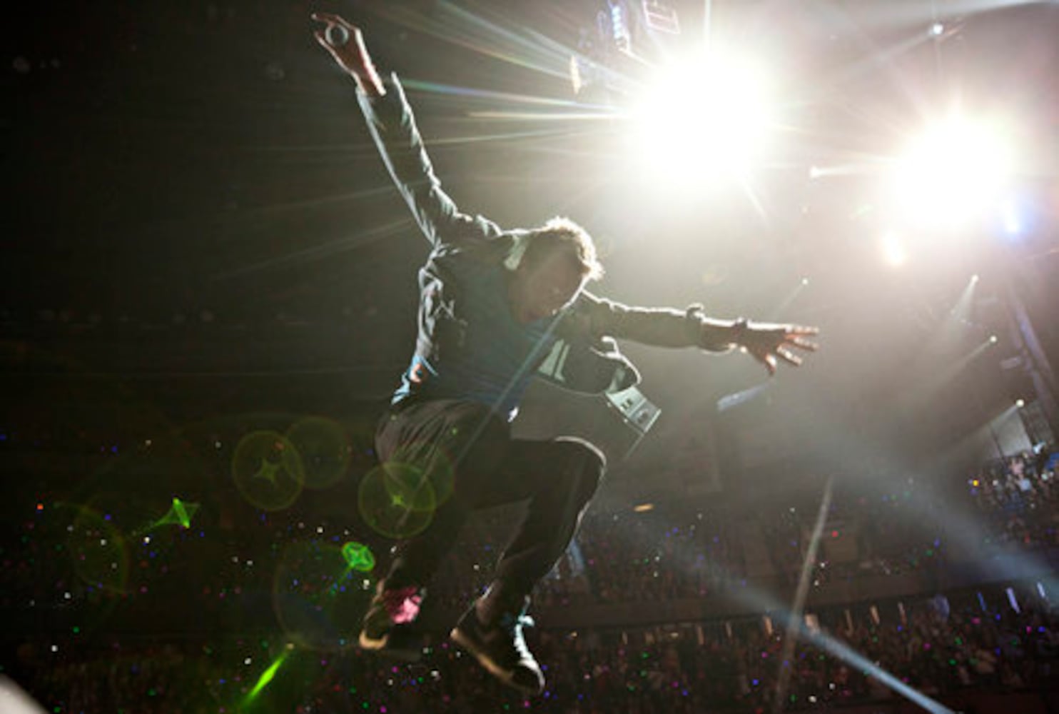 Coldplay kicks off tour