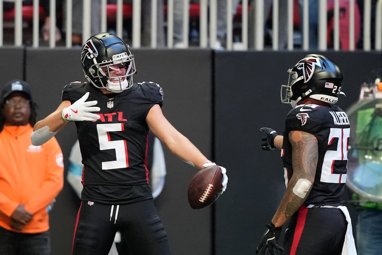 Atlanta Falcons wide receiver Drake London (5) celebrates with running back Tyler Allgeier (25) after scoring a touchdown during the second half of an NFL football game against the Seattle Seahawks, Sunday, Oct. 20, 2024, in Atlanta. (AP Photo/ Brynn Anderson )