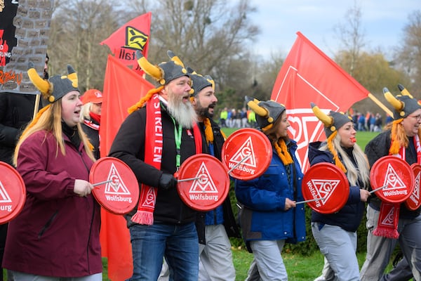 Volkswagen workers demonstrate on the first day of a nationwide warning Volkswagen workers' strike, outside a Volkswagen plant in Wolfsburg, Germany, Monday, Dec. 2, 2024. (Julian Stratenschulte/dpa via AP)