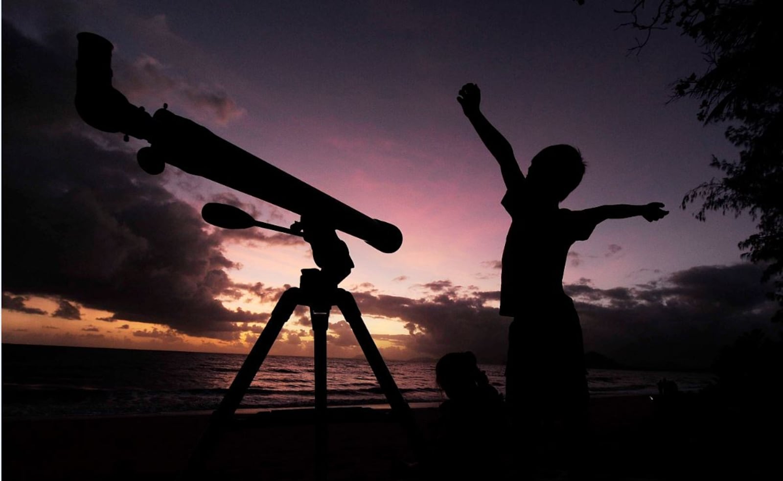 Solar eclipse draws crowds to North Queensland in 2012.