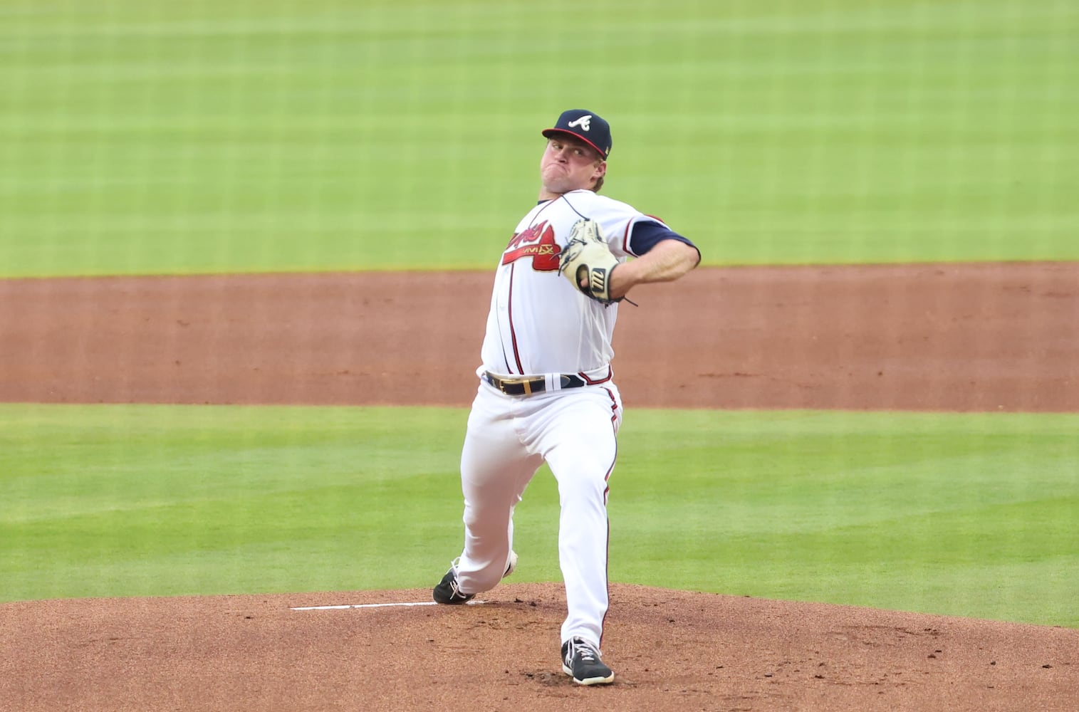 Atlanta Braves starting pitcher Bryce Elder (55) delivers to a Washington National batter in the first inning of a baseball game on his MLB debut. Tuesday, April 12, 2022. Miguel Martinez / miguel.martinezjimenez@ajc.com