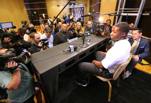 Roquan Smith holds court.