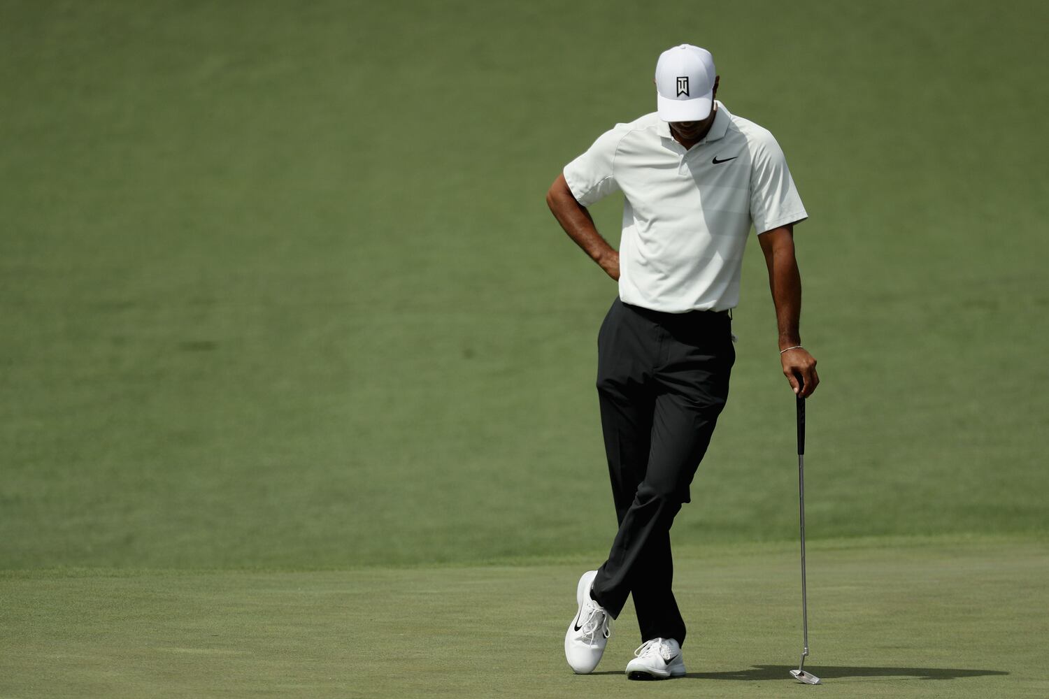 Photos: Tiger Woods’ second round at the Masters