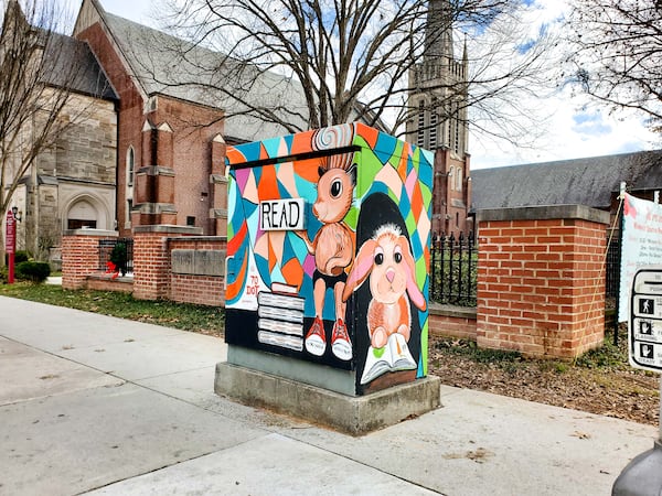 A Decatur utility box painted by Donna Howells.