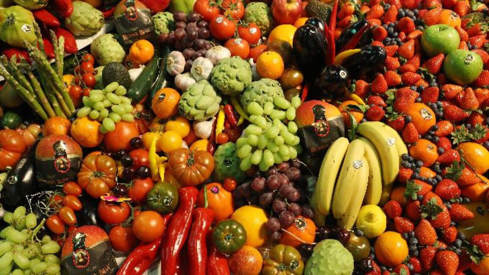 Fresh fruits and vegetables lie on display. Photo: Sean Gallup/Getty Images