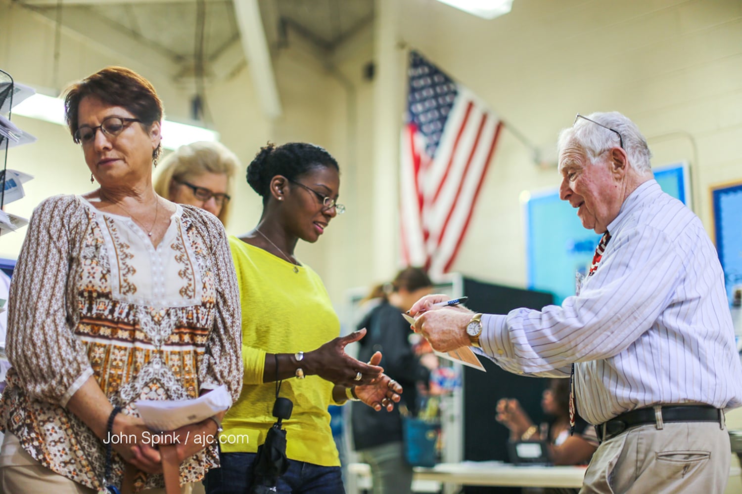 Photos: 6th District voters choose in runoff