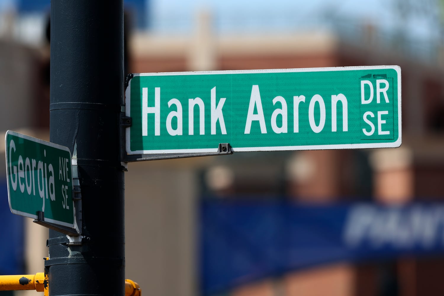 040824 hank aaron statue