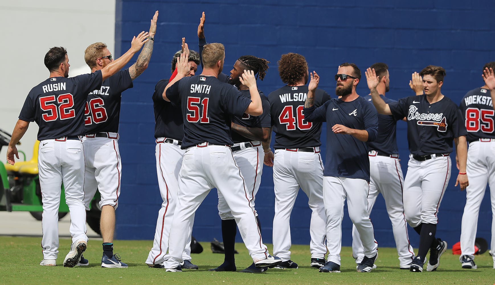 Photos: Braves loosening up at spring training