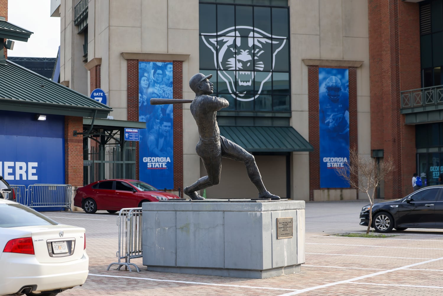 040824 hank aaron statue