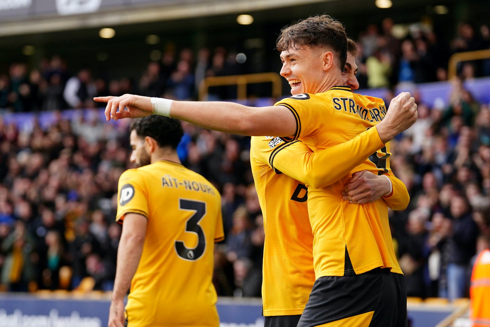 Wolverhampton Wanderers' Jorgen Strand Larsen, right, celebrates scoring with teammates during the English Premier League soccer match between Wolverhampton Wanderers and Manchester City at Molineux Stadium, Wolverhampton, England, Sunday Oct. 20, 2024. (David Davies/PA via AP)