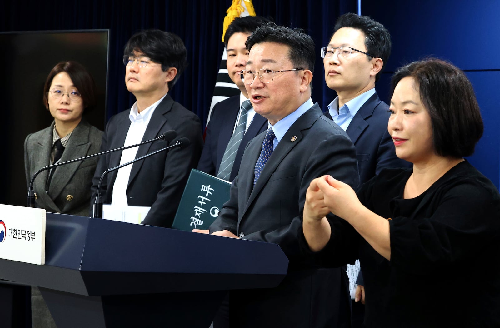 South Korean Kim Jong-moon, third from right, first vice minister of Government Policy Coordination, speaks during a briefing at the government complex in Seoul, South Korea, Wednesday, Nov. 6, 2024. (Kim Do-hoon/Yonhap via AP)