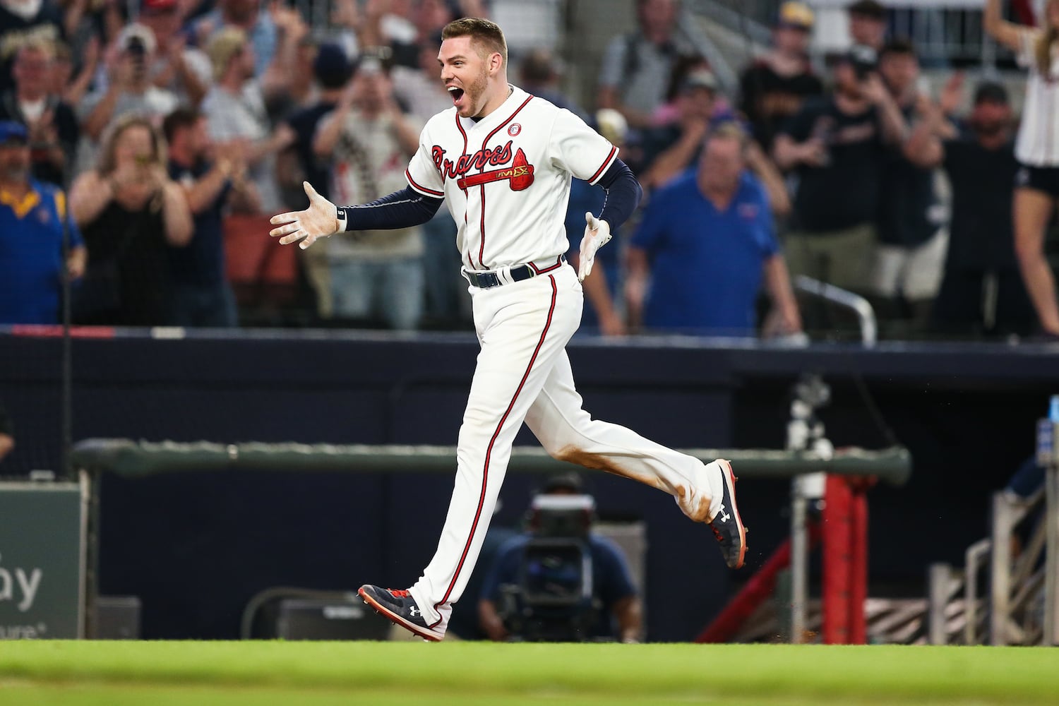 Photos: Freeman, Riley go deep in Braves’ win over Brewers