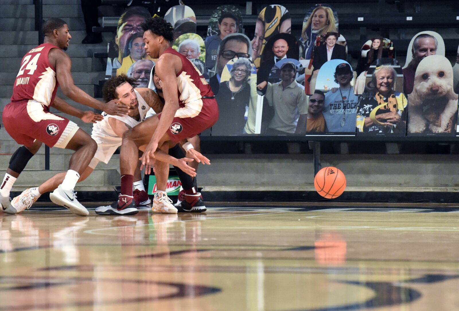 January 30, 2021 Atlanta - Georgia Tech's guard Jose Alvarado (10) gets off a pass as he is covered by Florida State's guard Sardaar Calhoun (24) and Florida State's guard Scottie Barnes (right) in the second of a NCAA college basketball game at Georgia Tech's McCamish Pavilion in Atlanta on Saturday, January 30, 2021. Georgia Tech won 76-65 over the Florida State. (Hyosub Shin / Hyosub.Shin@ajc.com)