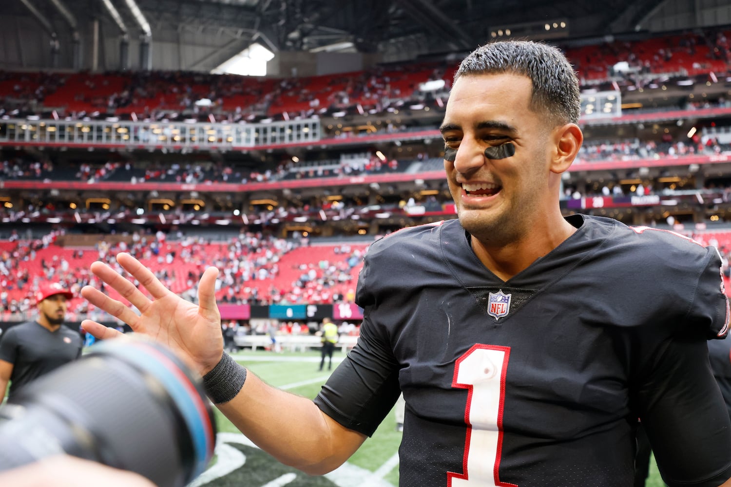 Falcons quarterback Marcus Mariota celebrates after Atlanta defeated the 49ers 28-14 on Sunday at Mercedes-Benz Stadium. (Miguel Martinez / miguel.martinezjimenez@ajc.com)