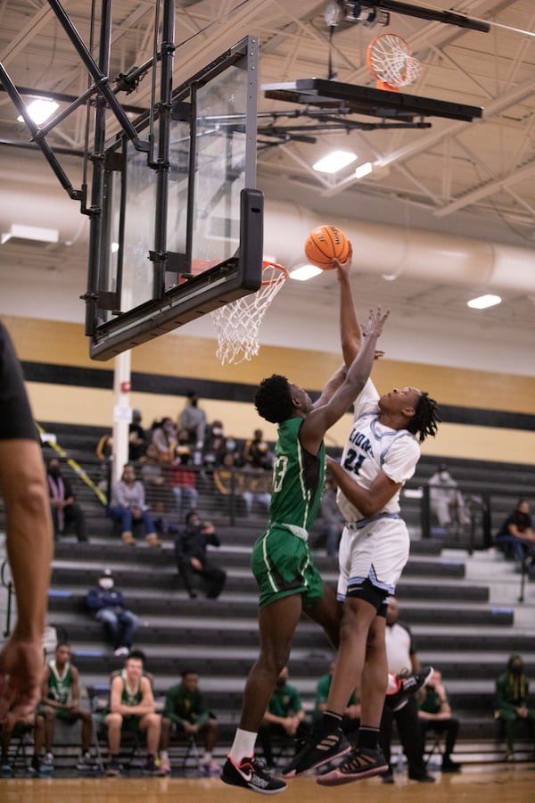 Lovett center Ryan Mutombo (21) reaches in for a dunk during a game against Arlington Christian School. The 6-foot-11 Mutombo intends to play at Georgetown, like his father, former Atlanta Hawks star Dikembe Mutombo. (Courtesy The Lovett School)