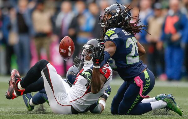 SEATTLE, WA - OCTOBER 16: Wide receiver Julio Jones #11 of the Atlanta Falcons can't make the catch on fourth down as cornerback Richard Sherman #25 of the Seattle Seahawks defends at CenturyLink Field on October 16, 2016 in Seattle, Washington. (Photo by Otto Greule Jr/Getty Images)