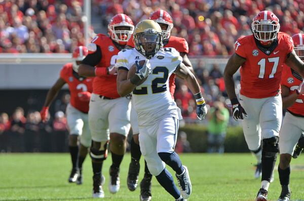 Georgia Tech running back Clinton Lynch (22) runs for a touchdown against the Georgia in the first half at Sanford Stadium on Saturday, November 26, 2016. HYOSUB SHIN / HSHIN@AJC.COM