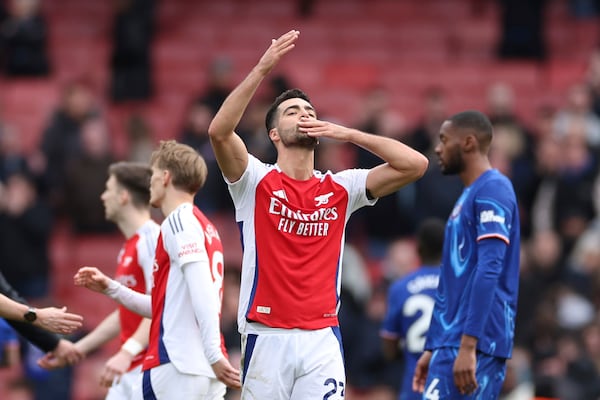 Arsenal's Mikel Merino, centre, greets supporters at the end of the English Premier League soccer match between Arsenal and Chelsea at Emirates stadium in London, Sunday, March 16, 2025. (AP Photo/Ian Walton)