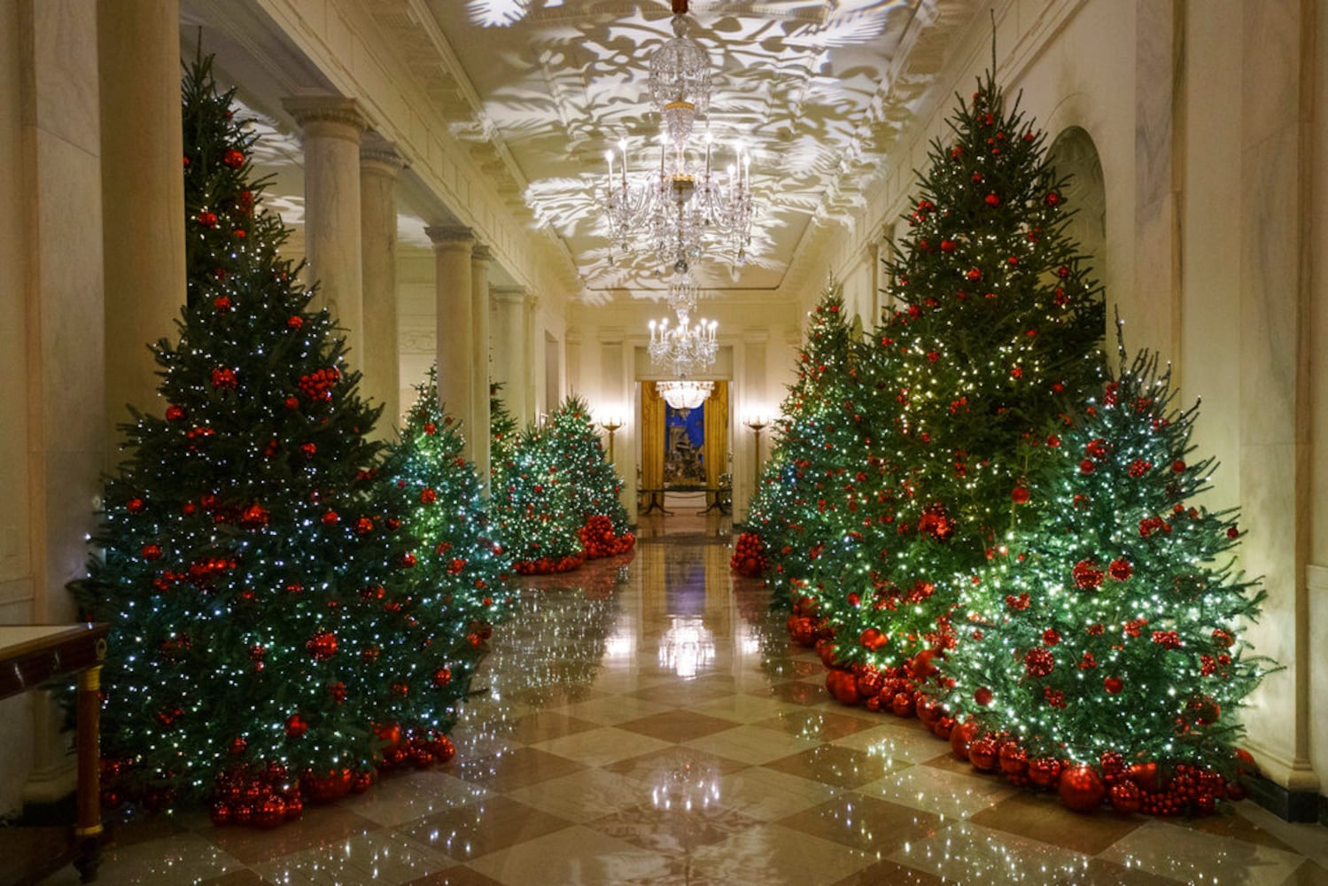 Photos: Melania Trump unveils 2018 White House Christmas decorations