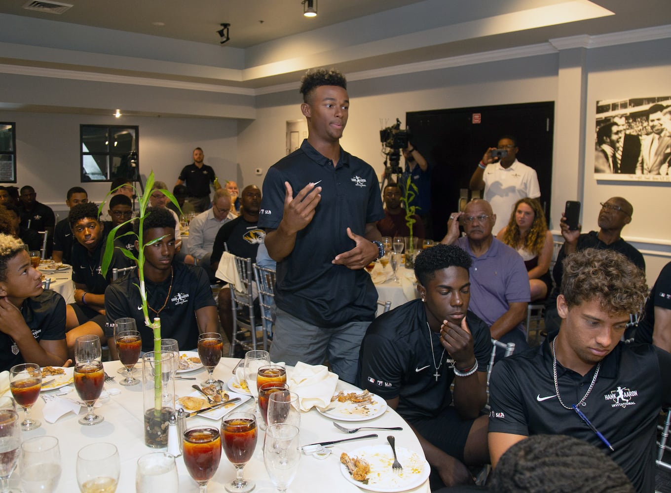 Photos: Hank Aaron shares wisdom, experiences with young athletes