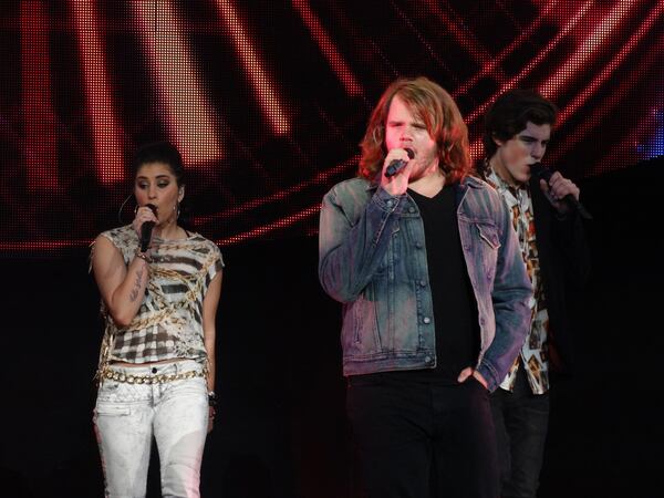 Caleb Johnson working a bit of "Story of My Life." CREDIT: Rodney Ho/rho@ajc.com