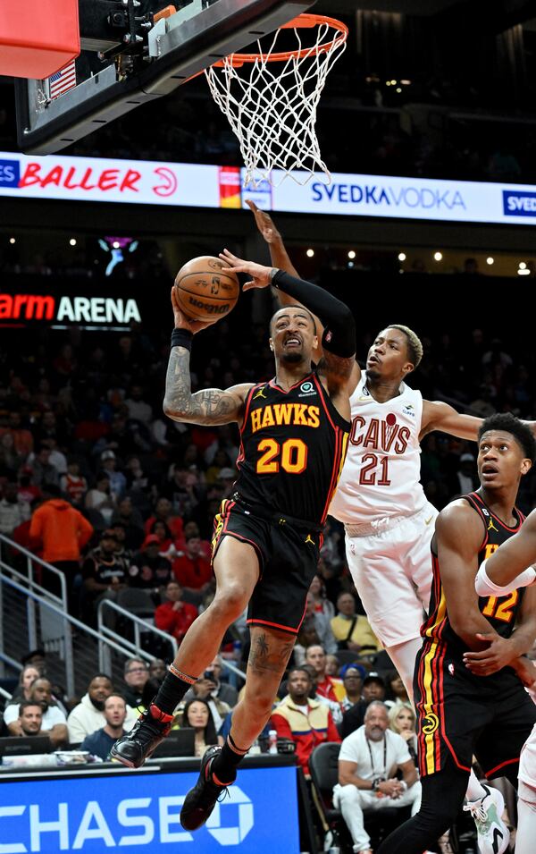 Atlanta Hawks' forward John Collins (20) goes up for a dunk past Cleveland Cavaliers' forward Mamadi Diakite (21) during the first half in an NBA basketball game at State Farm Arena, Tuesday, March 28, 2023, in Atlanta. (Hyosub Shin / Hyosub.Shin@ajc.com)