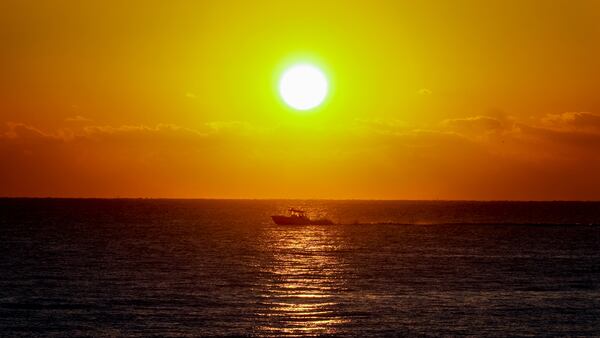 Forecasters expect a mostly sunny sky with highs in the upper 70s today. (Richard Graulich / The Palm Beach Post)