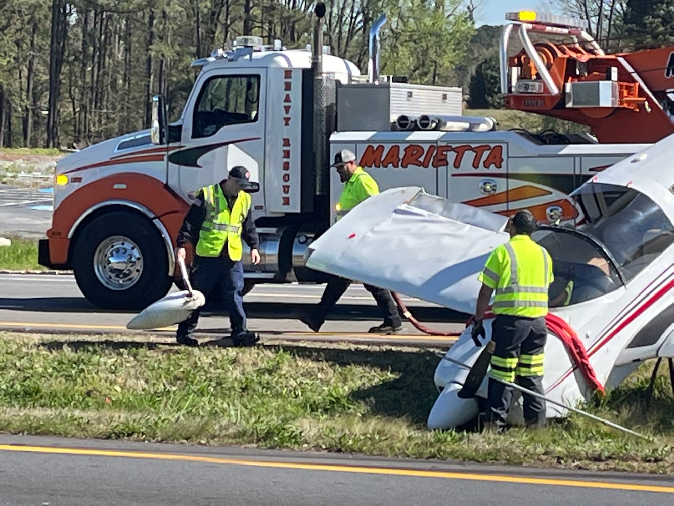 Plane crash-lands on Cobb Parkway