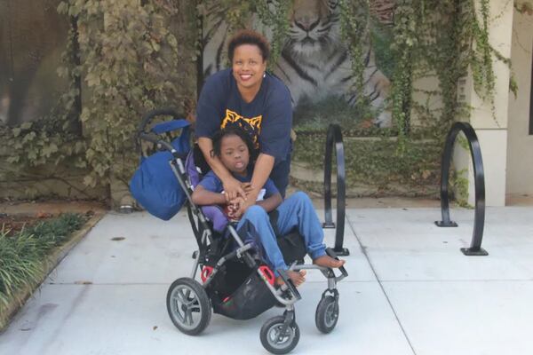 Robyn and her grandchild, Ashton, visited the Atlanta Zoo in an event organized by Project GRANDD. (Photo Courtesy of Sherri Feliccia/ISDD)