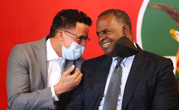 080421 Atlanta: Mayoral candidates Councilman Antonio Brown (left) and former Atlanta Mayor Kasim Reed share a laugh before the start of a mayoral debate hosted by The Young Democrats of Atlanta at Manuel’s Tavern on Wednesday, August 4, 2021, in Atlanta.   “Curtis Compton / Curtis.Compton@ajc.com”