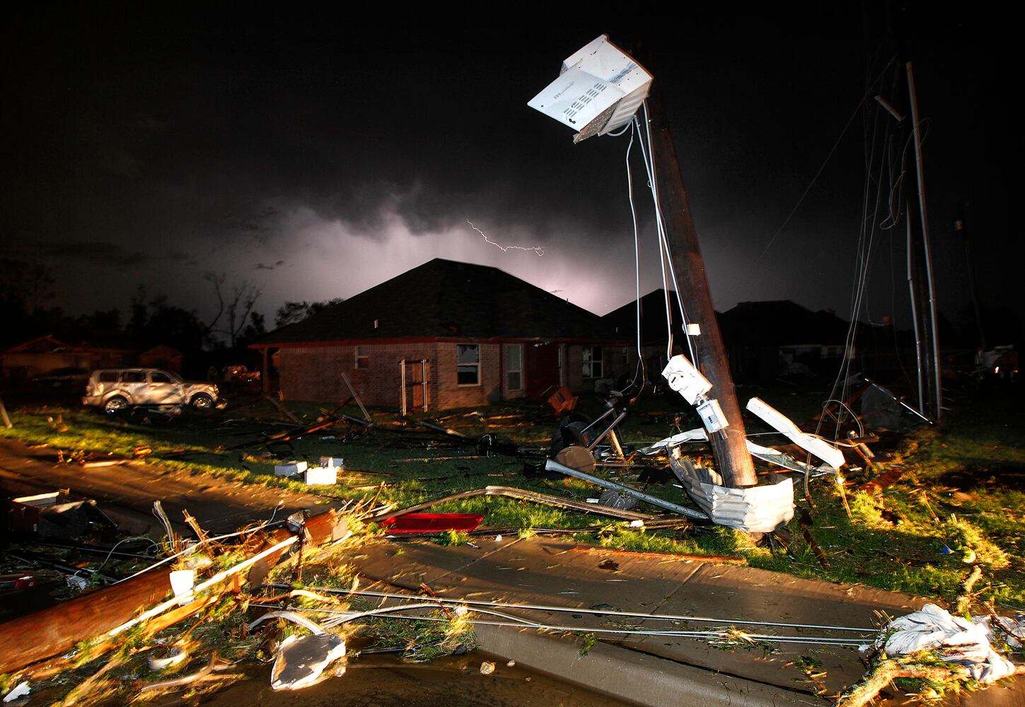 10 tornadoes damage several towns