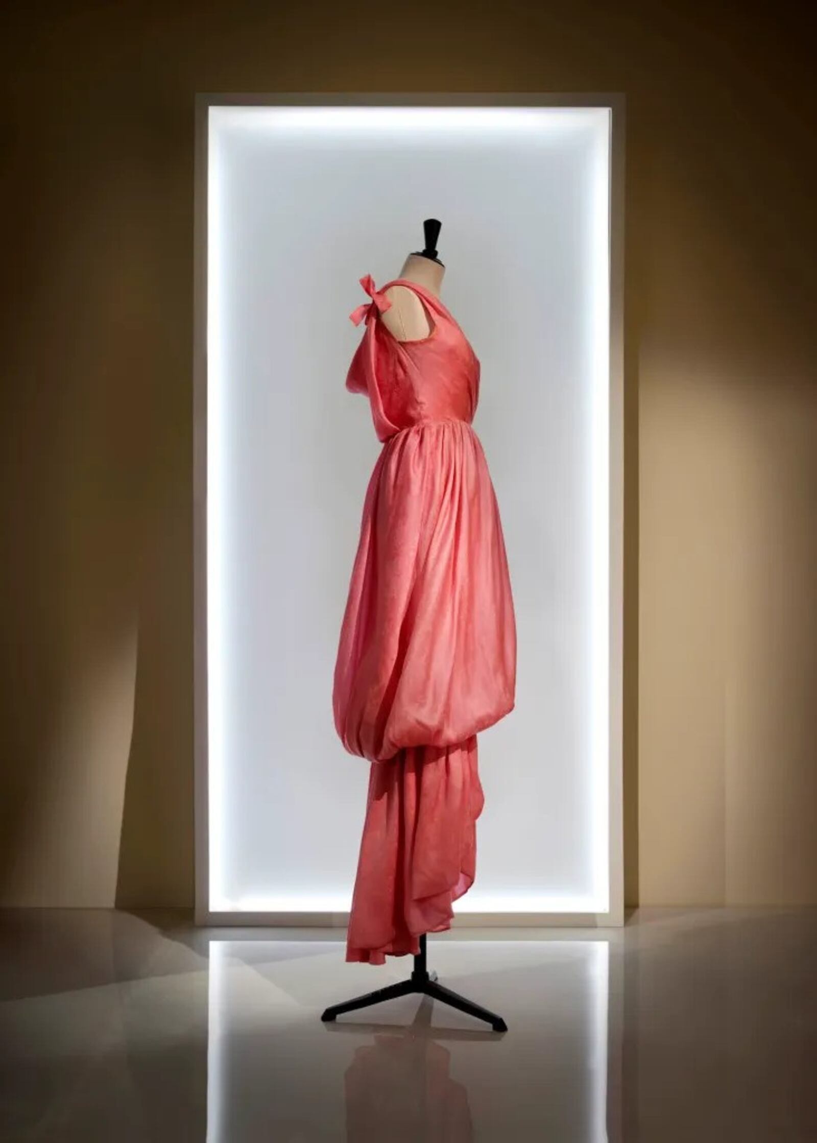 SCAD Atlanta – Winter 2024 – Exhibitions – ”Cristóbal Balenciaga: Master of Tailoring” (Photo Courtesy of SCAD)