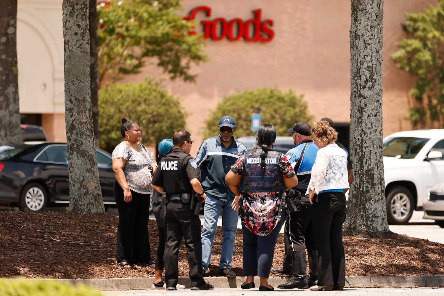 PHOTOS: Alpharetta Store Standoff