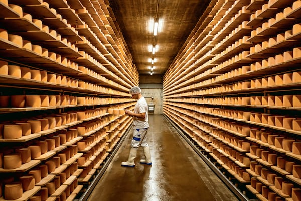 Take a behind-the-scenes tour that explains how the cheese is made at Fromages Spielhofer in Switzerland.
Credit: Keine Angaben