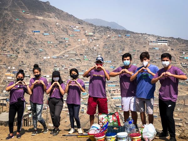 Make a Miracle scholars in San Juan de Lurigancho, Lima, Peru, demonstrate their love during the coronavirus pandemic. Courtesy of Lady Caceres and Make a Miracle.