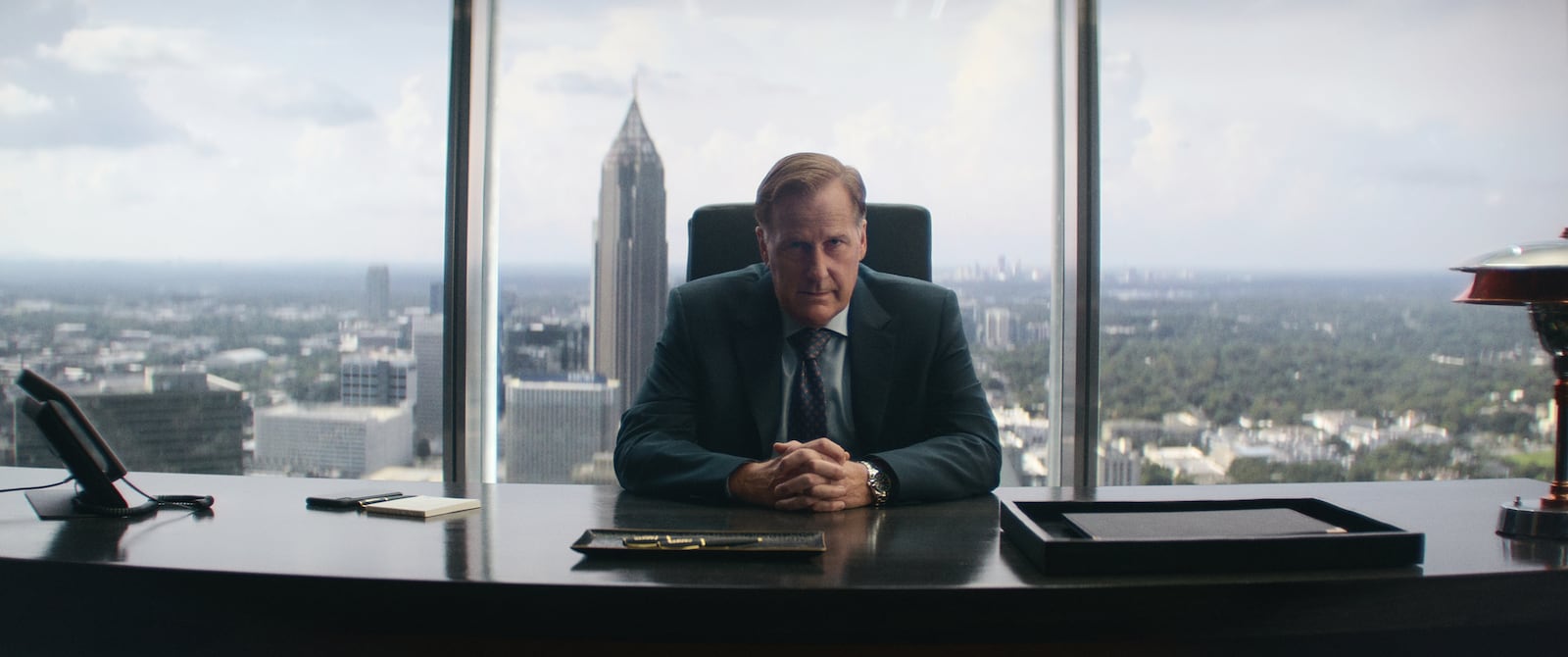 Jeff Daniels as Charlie Croker in episode 101 of "A Man in Full." Courtesy of Netflix