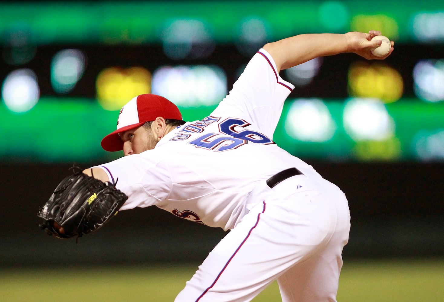 Photos: The unusual pitching motion of Braves’ Darren O’Day