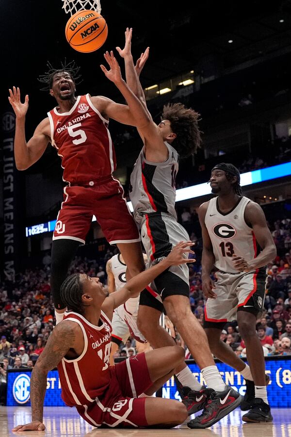 Oklahoma forward Mohamed Wague (5) and Georgia forward Asa Newell (14) vie for a rebound during the second half of an NCAA college basketball game at the Southeastern Conference tournament, Wednesday, March 12, 2025, in Nashville, Tenn. (AP Photo/George Walker IV)