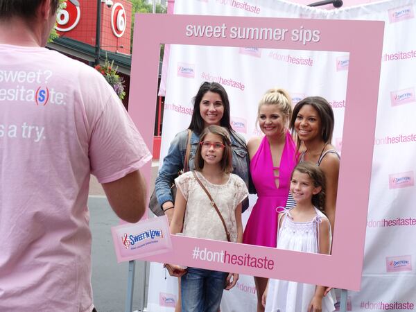 Lauren Alaina poses with fans at Atlantic Station Saturday. CREDIT: Rodney Ho/rho@ajc.com