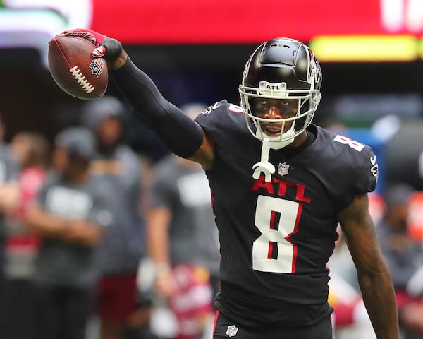 Falcons tight end Kyle Pitts makes a first down reception against the Washington Football Team on the opening drive of the game Sunday, Oct. 3, 2021, at Mercedes-Benz Stadium in Atlanta. (Curtis Compton / Curtis.Compton@ajc.com)