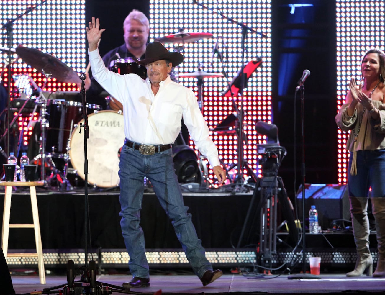 PHOTOS: George Strait, Chris Stapleton deliver country hits at Mercedes-Benz Stadium