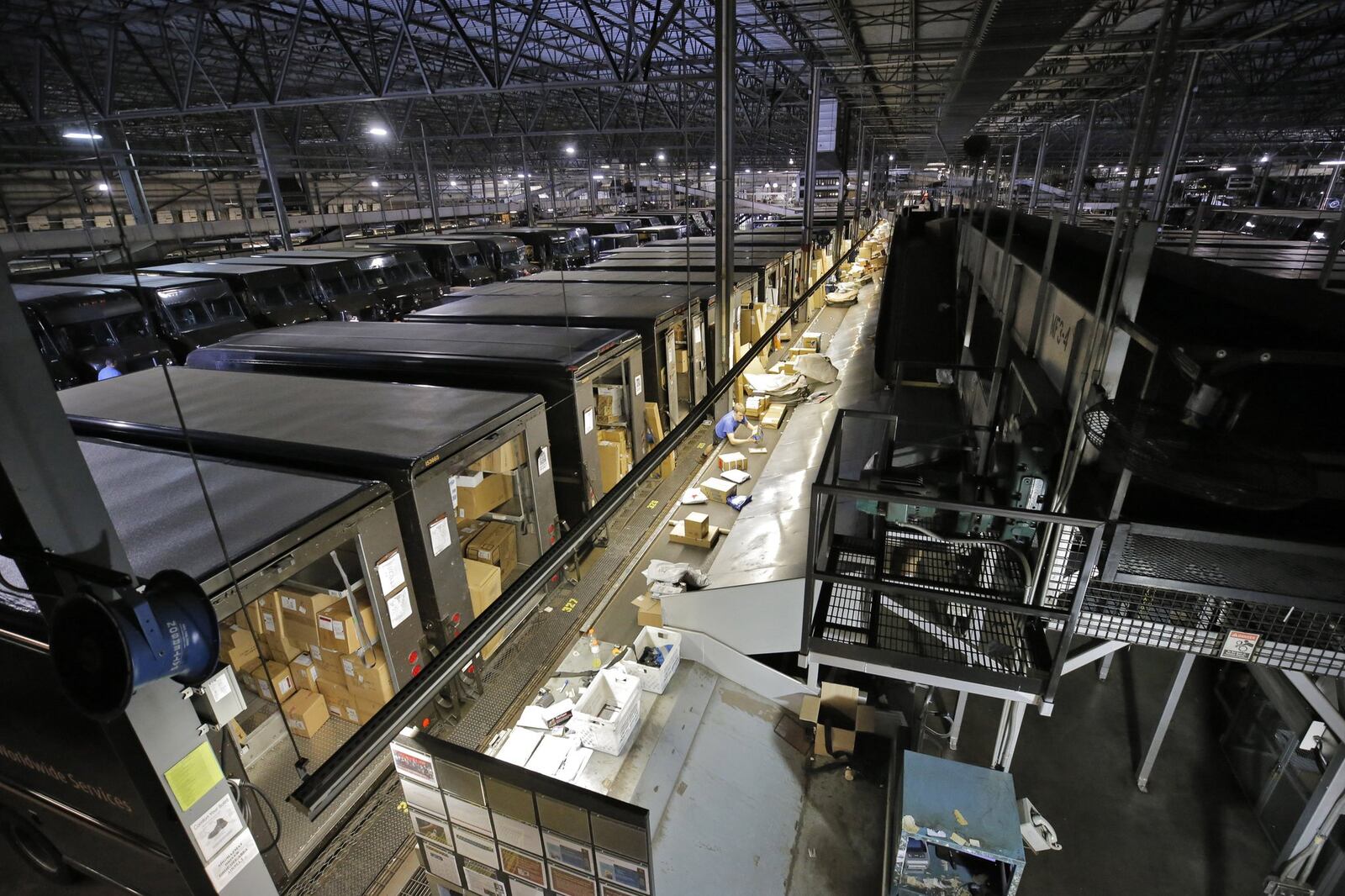 Parked UPS trucks are preloaded in the early morning before drivers arrive. UPS is using a blend of technology and retooled operations to adjust to the rising demands created by online shopping. BOB ANDRES /BANDRES@AJC.COM