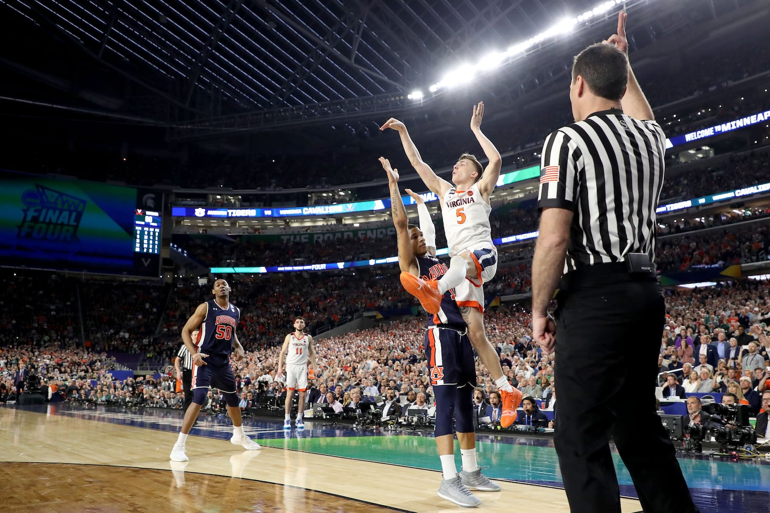 Photos: Did Auburn foul Virginia’s Kyle Guy?