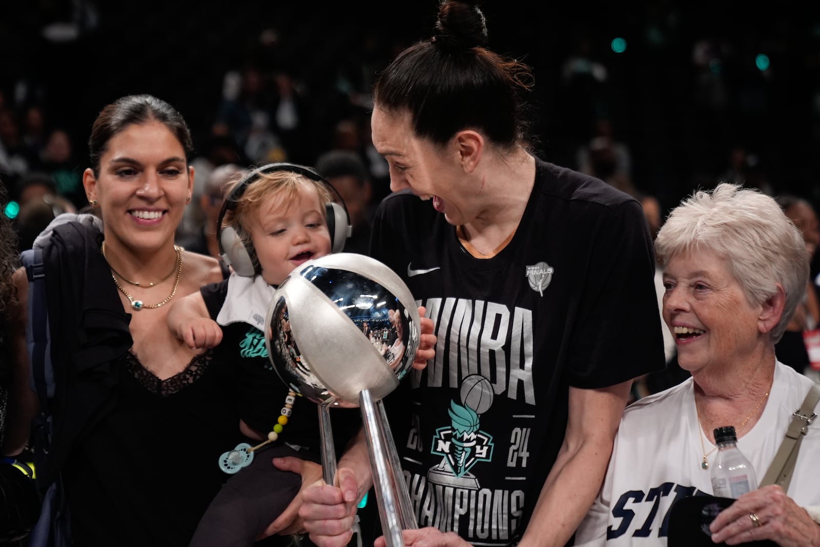 New York Liberty forward Breanna Stewart reacts with her daughter, Ruby, while holding the championship trophy after the Liberty won Game 5 of the WNBA basketball final series against the Minnesota Lynx, Sunday, Oct. 20, 2024, in New York. (AP Photo/Pamela Smith)